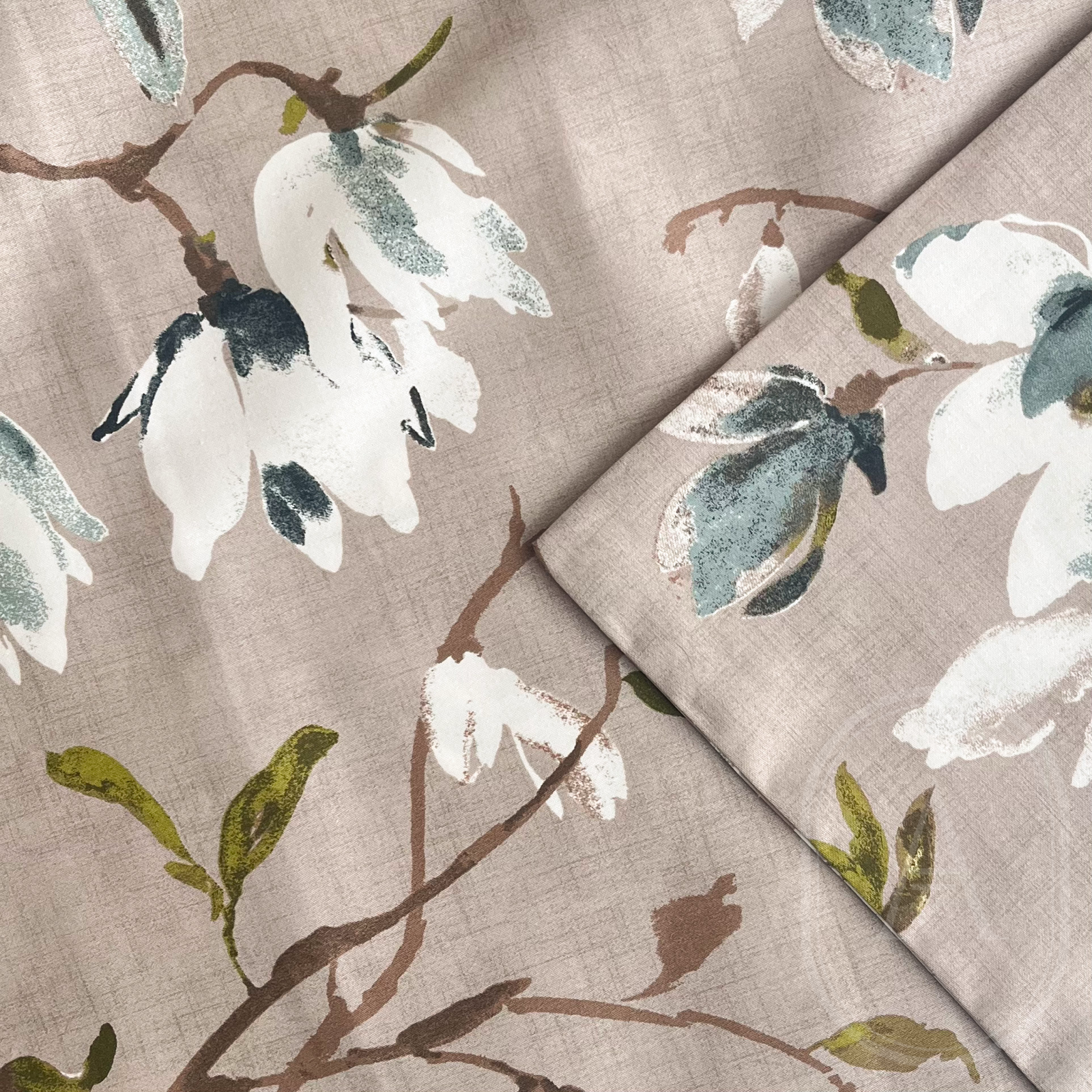 Klasikinio satino margas patalynės komplektas „MAGNOLIJA“