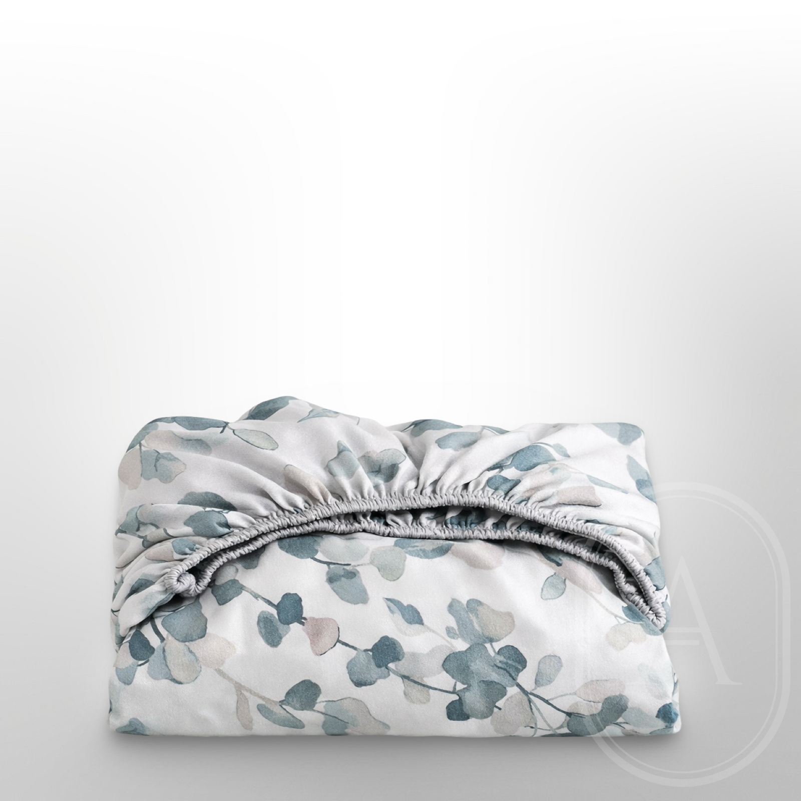 Gelsvai-baltos-zalios-spalvos-paklode-su-guma-su-eukalipto-motyvais