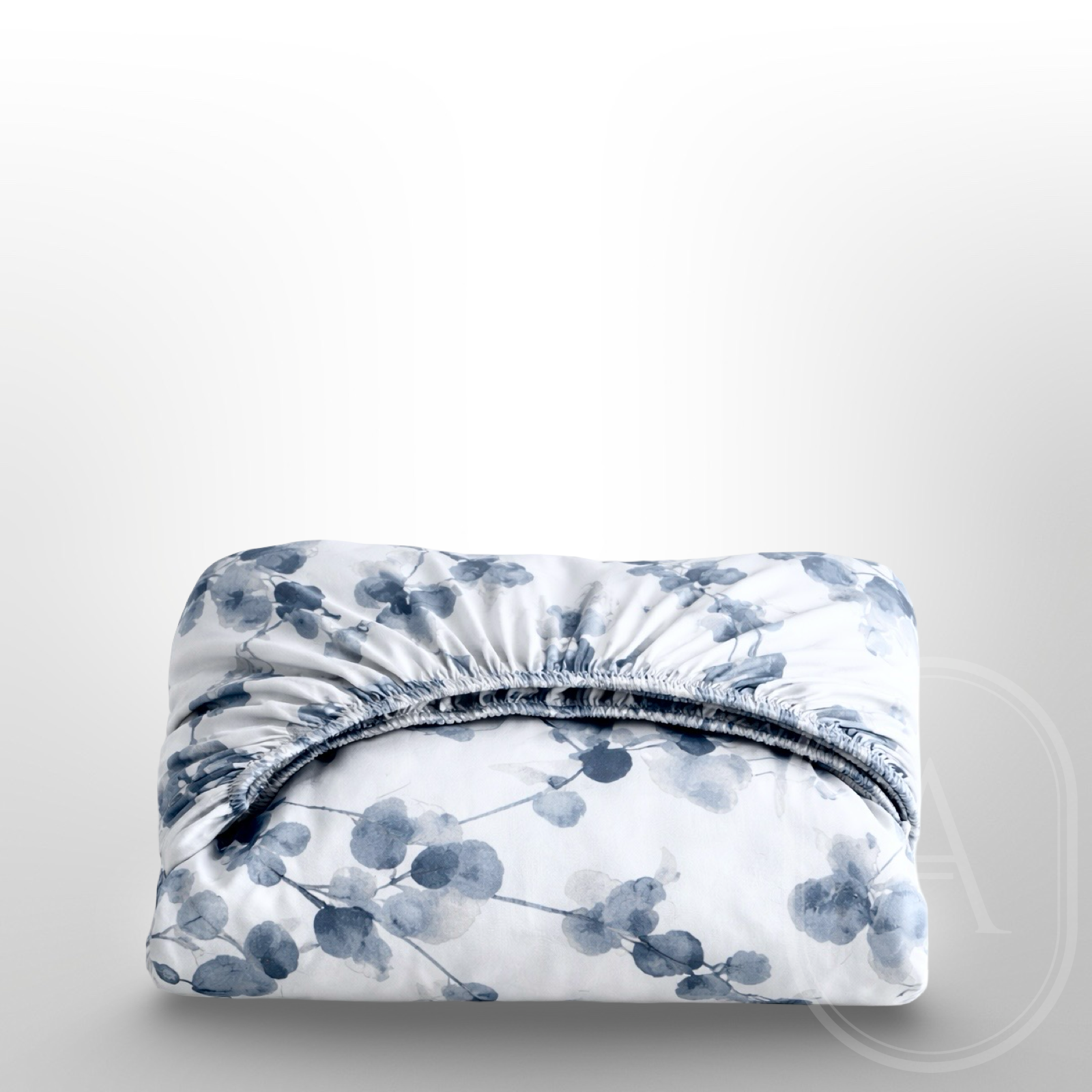 Klasikinio satino paklodė su guma „MĖLYNAS EUKALIPTAS“