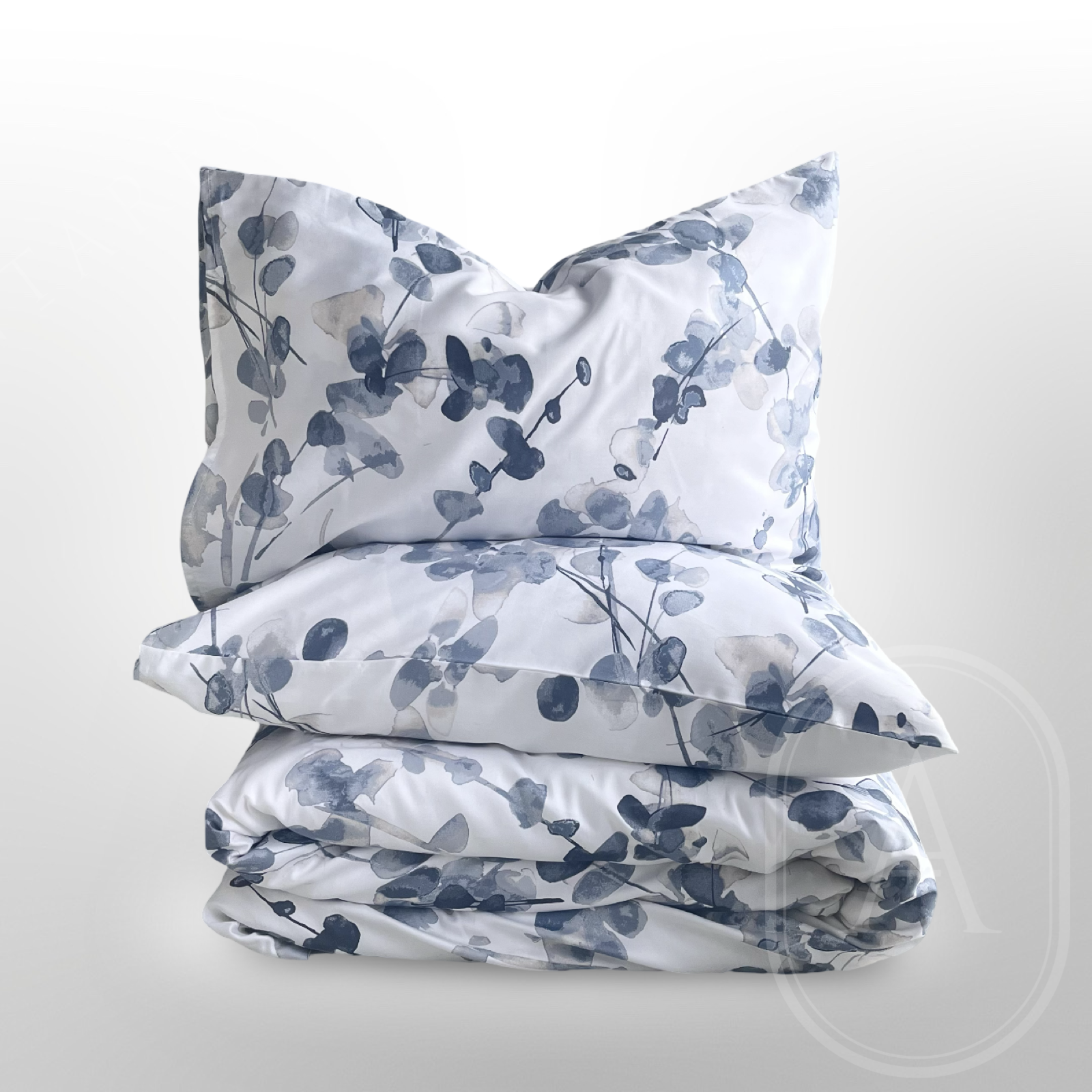 Klasikinio satino margas patalynės komplektas „MĖLYNAS EUKALIPTAS“